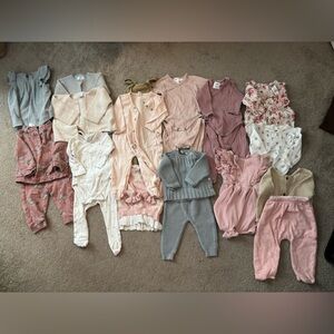 BUNDLE OF BABY GIRLS CLOTHES- SIZE 3-6months **NEVER WORN***